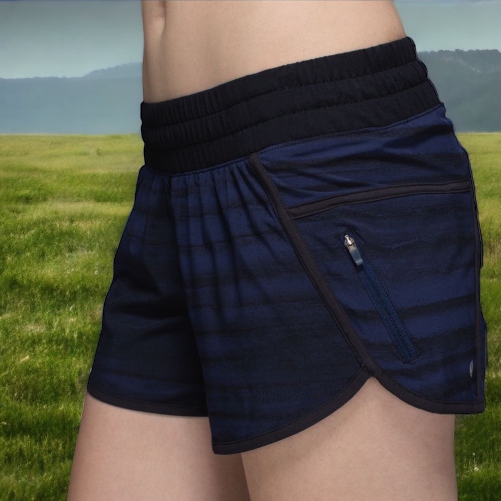 Lululemon Tracker Short III in Good Vibes Deep Navy Black / Black Sz 6